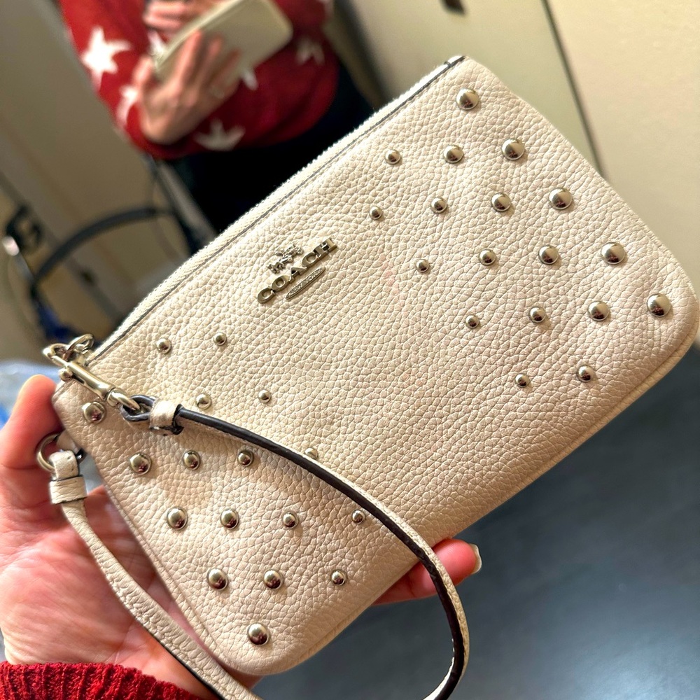 COACH roomy Wristlet in Cream used fits IPhone 14 Pro easily